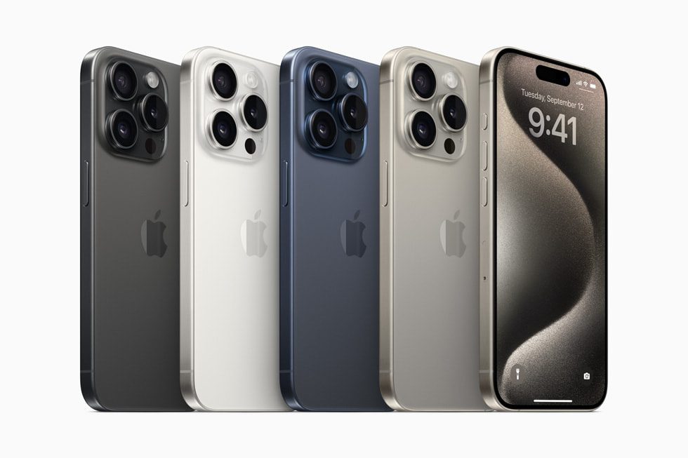 iPhone 15 Pro 128GB có bốn màu mới tuyệt đẹp: Titan Đen, Titan Trắng, Titan Xanh và Titan Tự Nhiên.