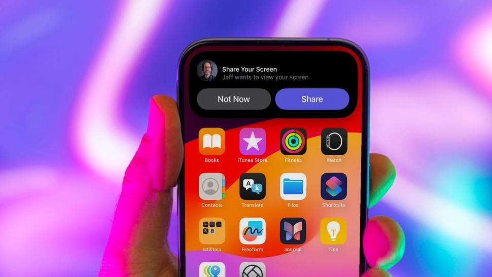 Cách điều khiển iPhone người khác trên iOS 18